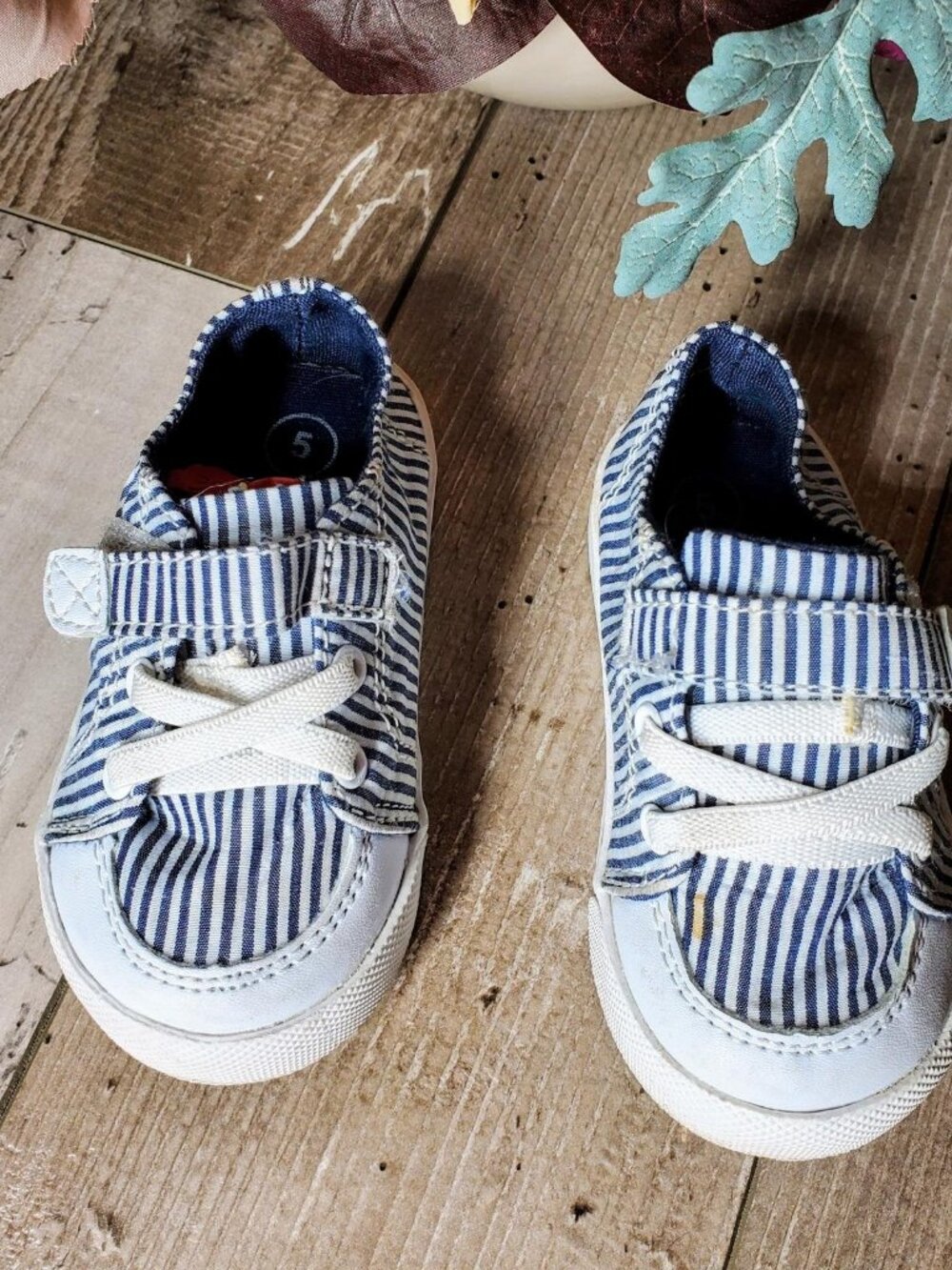 Circo Size 5 Baby Shoes Blue and White Striped Closure Non-Marking GUC - Picture 4 of 12